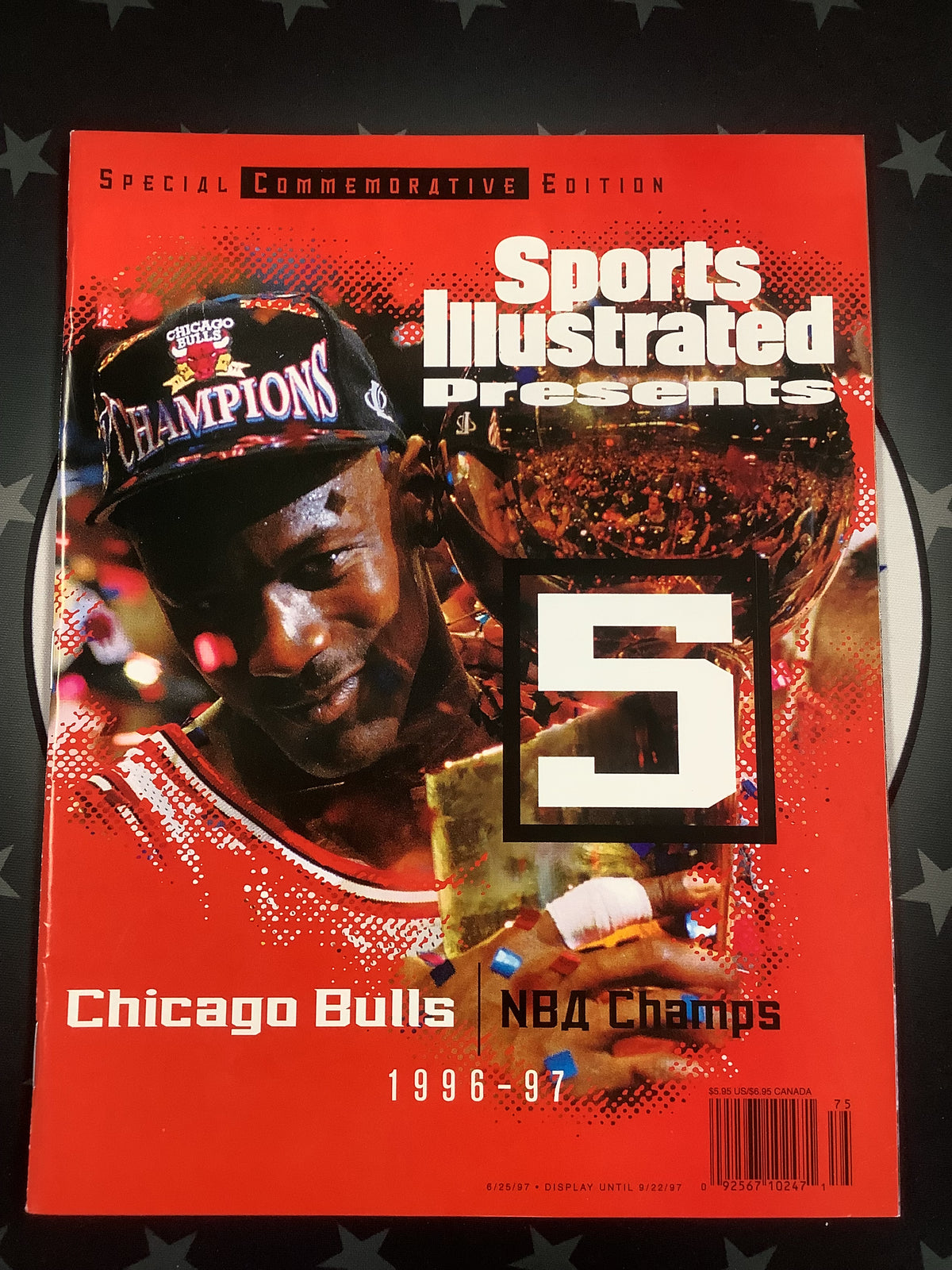 SPORTS ILLUSTRATED CHICAGO BULLS SPECIAL COMMEMORATIVE EDITION MICHAEL JORDAN NBA CHAMPS 1996-97 MAGAZINE