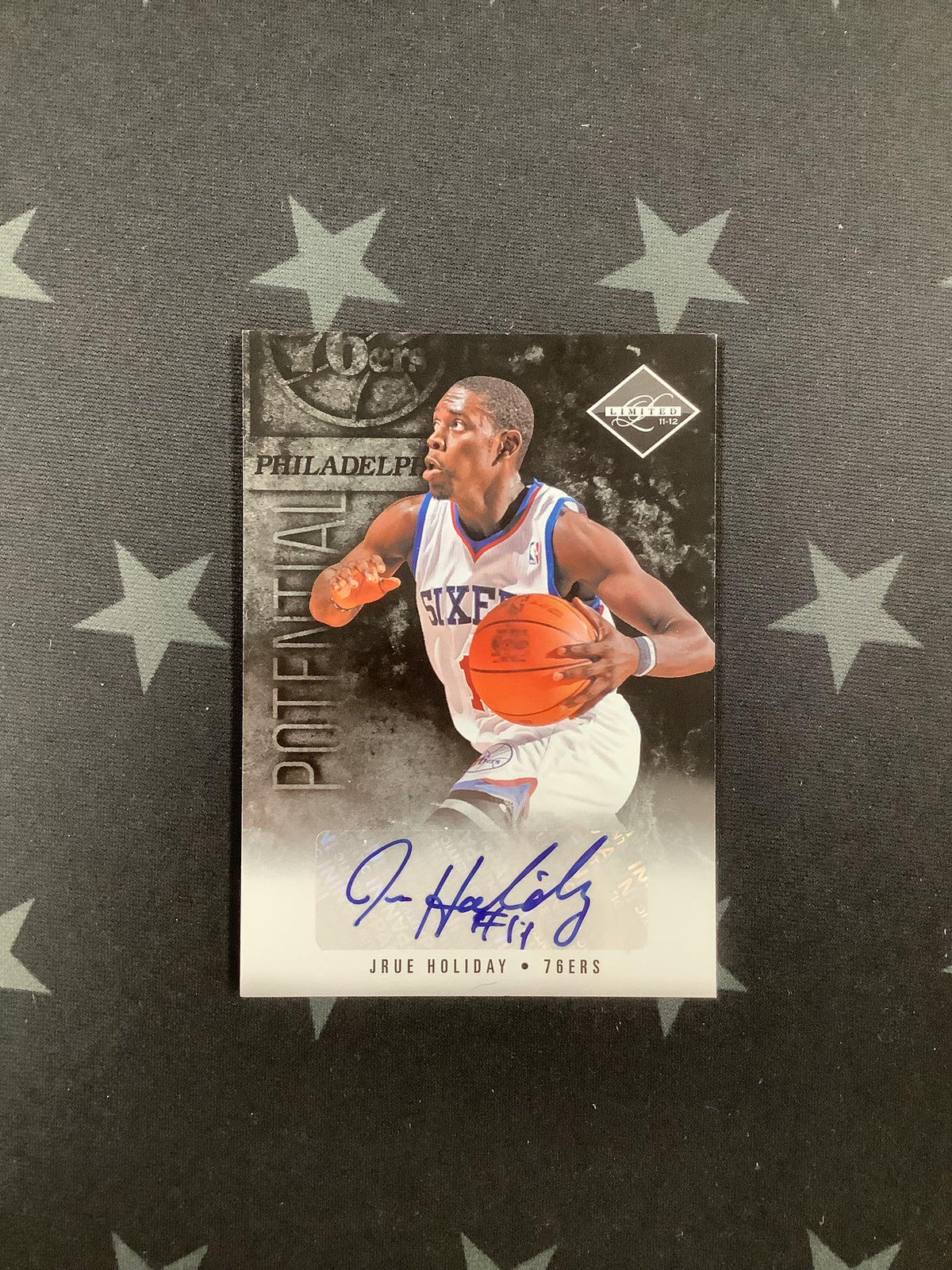 2012 PANINI LIMITED BASKETBALL POTENTIAL JRUE HOLIDAY AUTO #21 /99