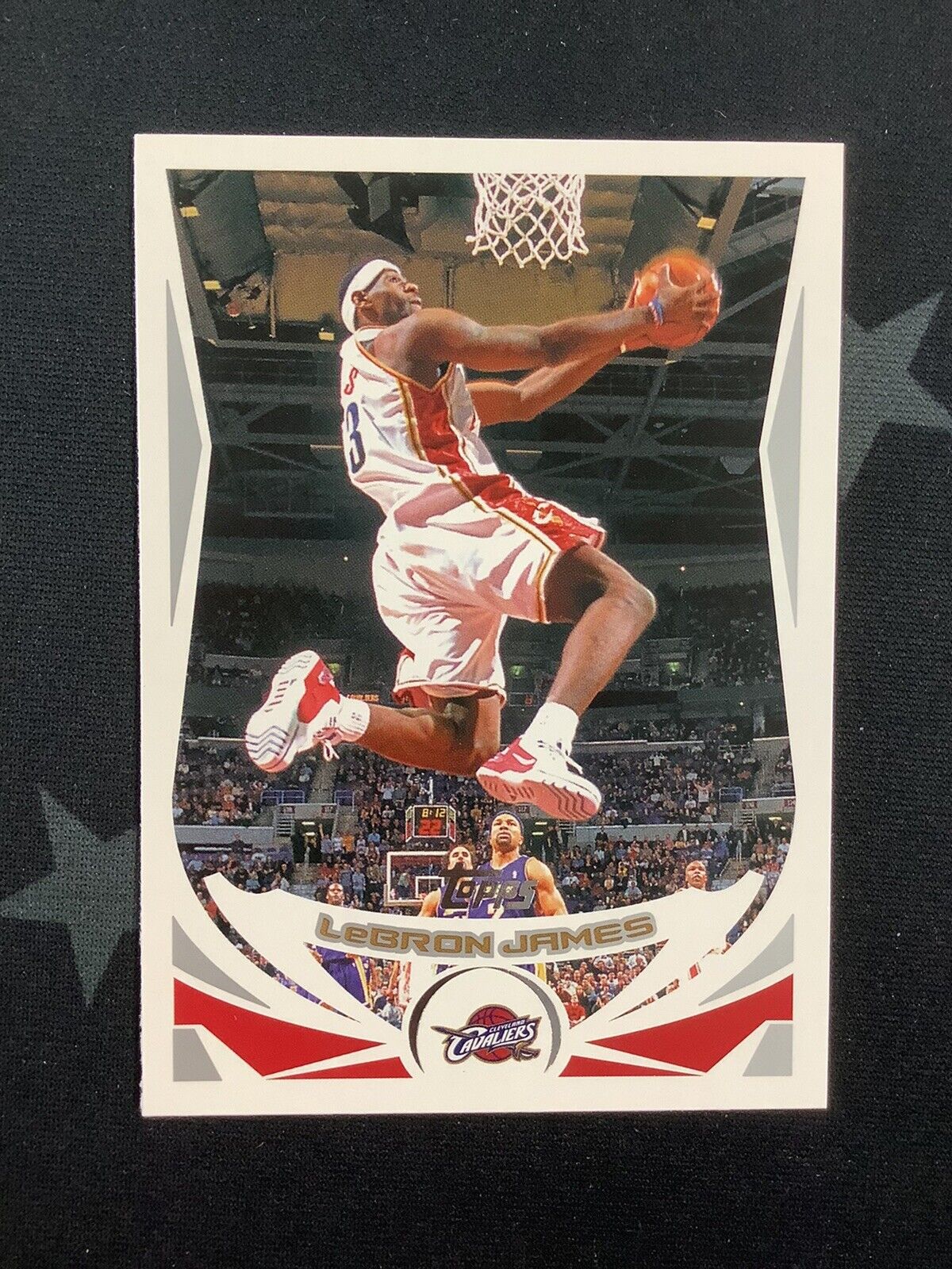 2004 TOPPS BASKETBALL LEBRON JAMES 2ND YEAR CLEVELAND CAVALIERS CARD